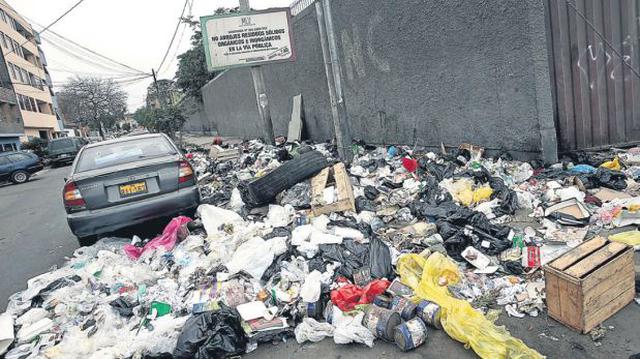 Varios distritos de Lima pasaron Navidad entre montes de basura - 2