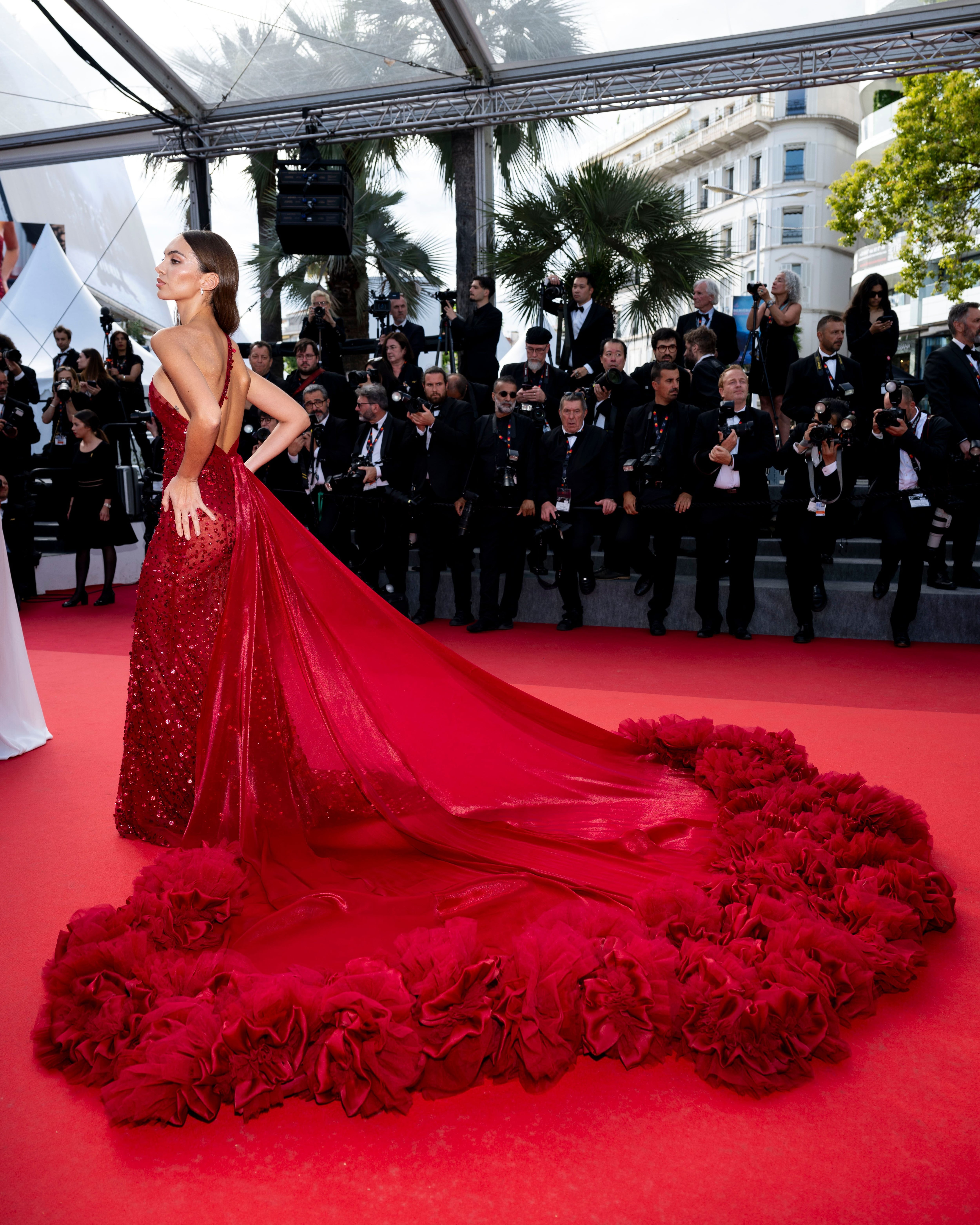 Natalie Vértiz en la alfombra roja de Cannes luciendo un vestido del diseñador indio Manish Malhotra. (Foto: Natalie Vértiz)