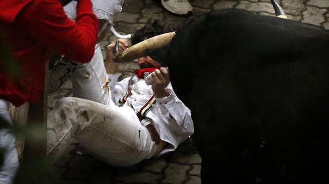 Cornean al autor de "Cómo sobrevivir a los toros en Pamplona" - 1