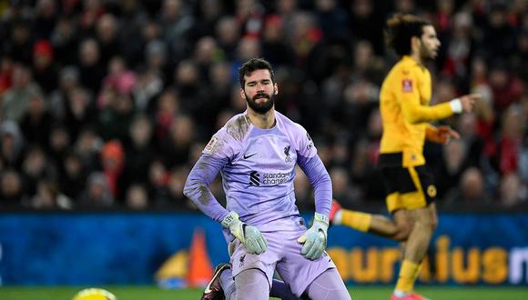 El inaudito ‘blooper’ de Alisson Becker que podría eliminar a Liverpool de la FA Cup. Foto: AFP