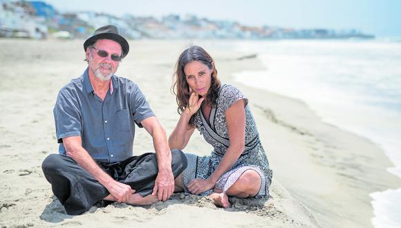 Naters y Zavala en Pulpos, playa frente a las islas de Pachacámac, actual inspiración de su trabajo (Foto: Anthony Niño de Guzmán / El Comercio)