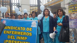 Enfermeras de Minsa protestan en el frontis del hospital Dos de Mayo