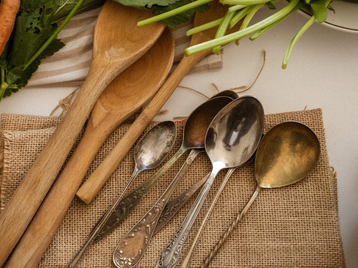 Por qué debes utilizar tazas y cucharas medidoras en tu cocina