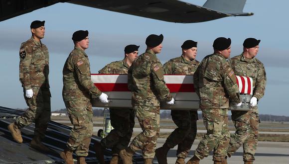 Los restos del sargento del ejército de Estados Unidos Michael Goble llegan a una base aérea de Estados Unidos el 25 de diciembre del 2019 después de que fuera abatido en Afganistán. (Mark Wilson / Getty Images).