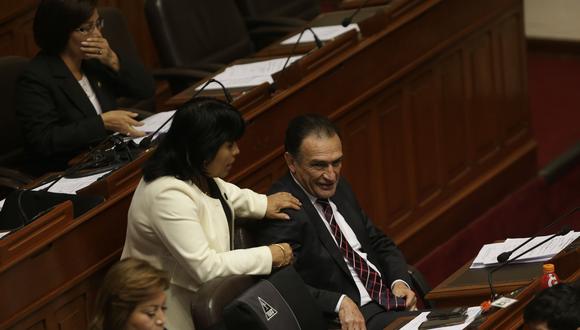 El congresista Héctor Becerril, según se escucha en un audio de consejeros del CNM, se reunió para promover la candidatura de Julio Gutiérrez Pebe. (Foto: Archivo El Comercio)