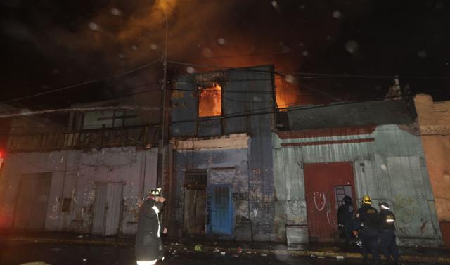 El incendio afectó algunas viviendas aledañas. (Foto: José Caja)