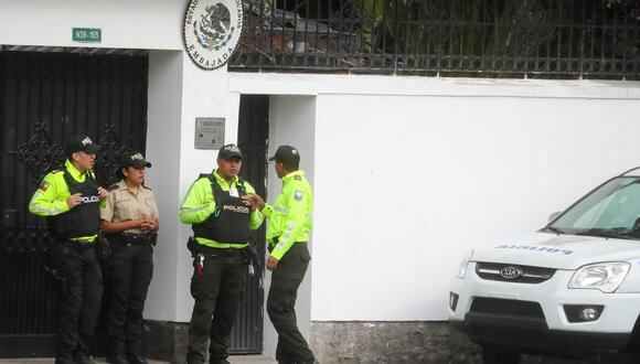 La entrada a la Embajada de México en Quito, Ecuador. (EFE/ José Jácome).