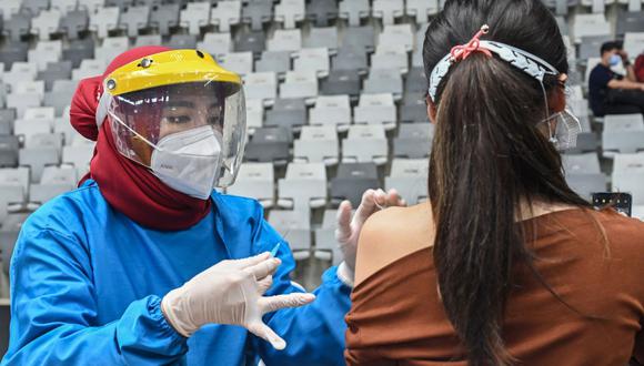 Las profesionales de la salud han incrementado su participación en el Estado a raíz de la pandemia. Se espera que la nueva normalidad continúe favoreciendo su participación.  (Foto de ADEK BERRY / AFP).