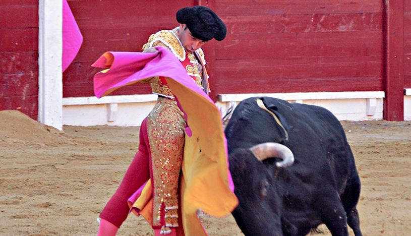 Enrique Ponce (España): Es el torero de Lima, el que más Escapularios de Oro ha ganado en la historia de la Feria del Señor de los Milagros.