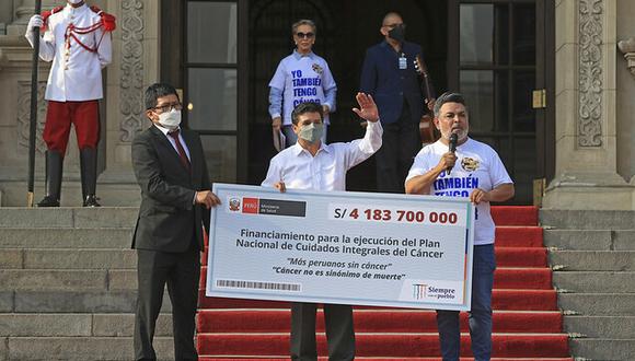 En mayo, el presidente Pedro Castillo prometió más de S/ 4 mil millones para que pacientes con cáncer sean atendidos. (Foto: Presidencia)