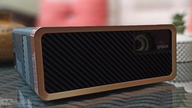 El proyector EF-100B de Epson es uno de los mejores orientados hacia el mercado del hogar. (Foto: Bruno Ortiz B.)