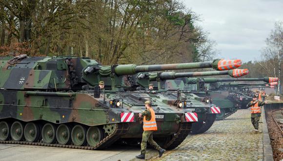 Tanques con obuses montados ("Panzerhaubitze 2000") de las fuerzas armadas armadas de Alemania. (Foto referencial, GREGOR FISCHER / AFP).