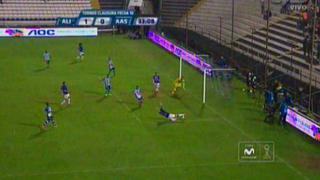 Alianza Lima: Gabriel Costa evitó gol de Guevgeozián (VIDEO)