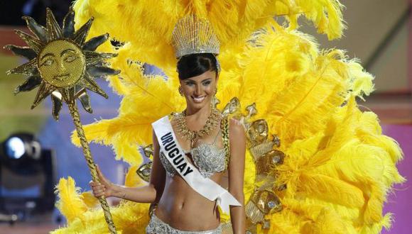 La Miss Uruguay de 2006, Fatimih Dávila, muestra un disfraz relacionado con su país. Dávila fue encontrada muerta en un hotel de la ciudad de México. (Foto: AP)