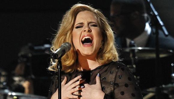 Adele se muestra como una madre animada en reciente entrevista