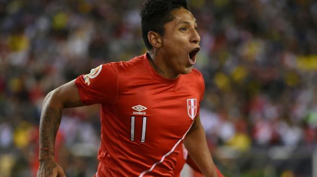 El delantero de la selección anotó el gol con el que Perú venció a Brasil en la Copa América Centenario 2016.