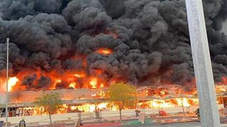 Emiratos Árabes Unidos: se registra un enorme incendio en un mercado de Ajmán | VIDEOS