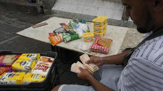 El trabajo informal gana terreno en una Venezuela en crisis