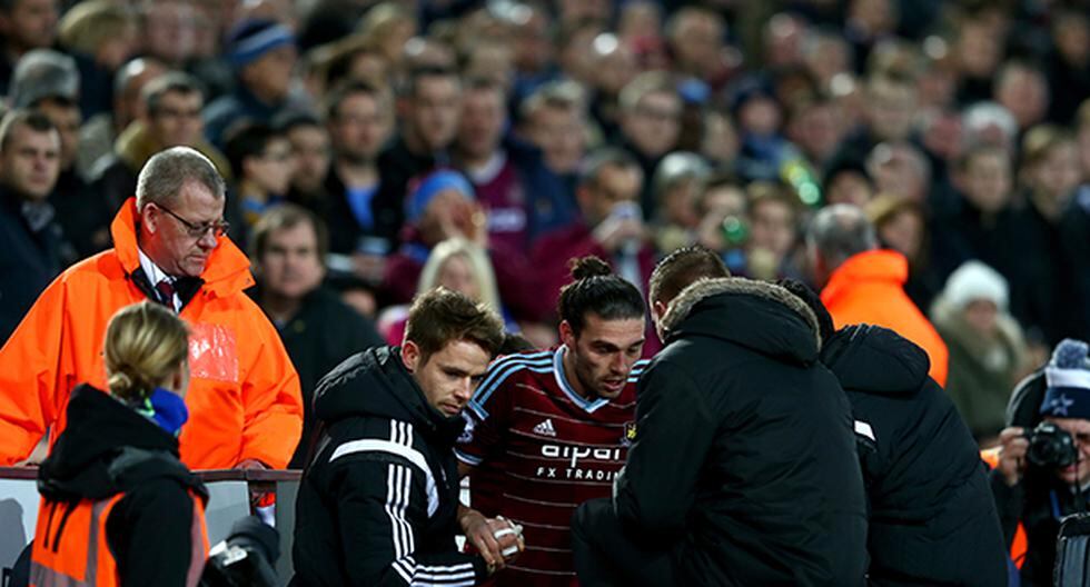Carroll sufrió aparatosa caída ante el Leicester City. (Foto: Getty Images)