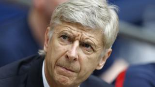 Hinchas de Arsenal cargan contra Wenger tras última derrota