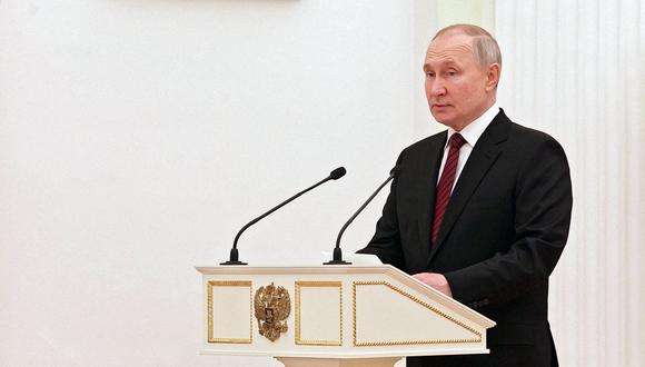 El presidente ruso Vladimir Putin encabeza una ceremonia para entregar premios a jóvenes científicos en el Kremlin en Moscú el 8 de febrero de 2023. (Foto: Vladimir SMIRNOV / SPUTNIK / AFP)