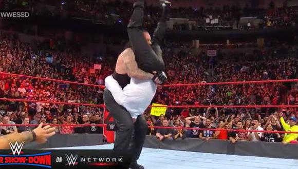 The Undertaker le aplicó la tumba rompecuellos a Triple H | Foto: WWE