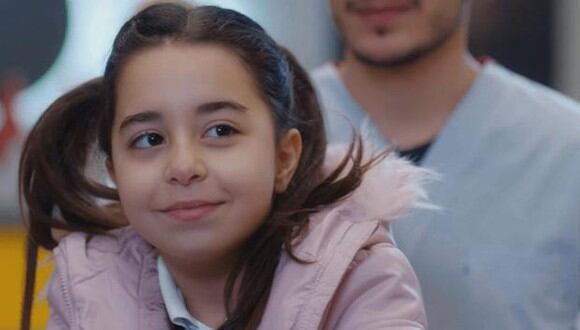 La actriz infantil Beren Gökyıldız, conocida por sus papeles en las series “Mi hija” (“Kızım”) y “¿Y tú quién eres?” (Foto: MF Yapım)