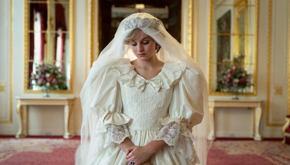 Emma Corrin, caracterizada como la princesa Diana en la cuarta temporada "The Crown". El rol le valió llevarse el premio a Mejor actriz de serie de drama en los Golden Globes 2021. (Foto: Emma Corrin)