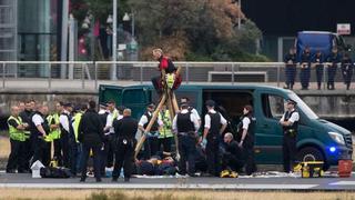 Protesta antirracista obligó a suspender vuelos en Londres