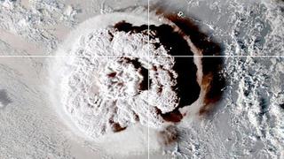 Erupción del volcán de Tonga, una de las más potentes en 3 décadas y que pudo ser vista desde el espacio