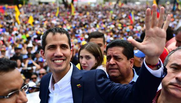 El 23 de enero Juan Guaidó invocó a la Constitución venezolana para defender que, como jefe del Parlamento, podía declararse presidente interino del país. (Foto: AFP)
