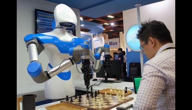 Lai Yang Tecnología, presentó su robot Robelf, especializado en el cuidado de ancianos y niños, y que responde a las necesidades de la familia promedio de Taiwán, según fuentes de la empresa. (Foto: AFP)