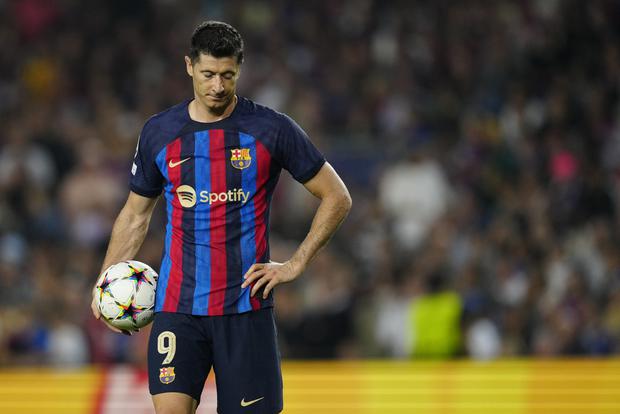 BARCELONA, 10/26/2022.- FC Barcelona striker Robert Lewandowski, during the Champions League group stage match against Bayern Munich that they play today Wednesday at the Camp Nou, in Barcelona.  EFE/Enric Fontcuberta
