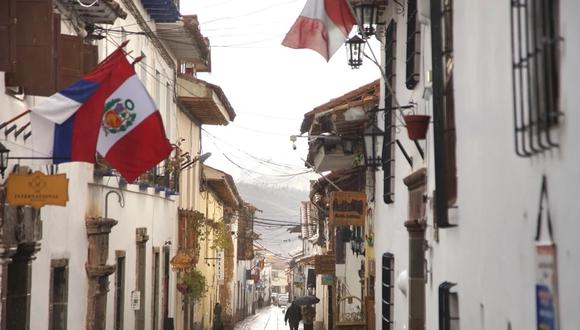 Banderas de Perú en casas por Fiestas Patrias: qué significa y cuál es la multa por no ponerlas. (Foto: Deperú.com)