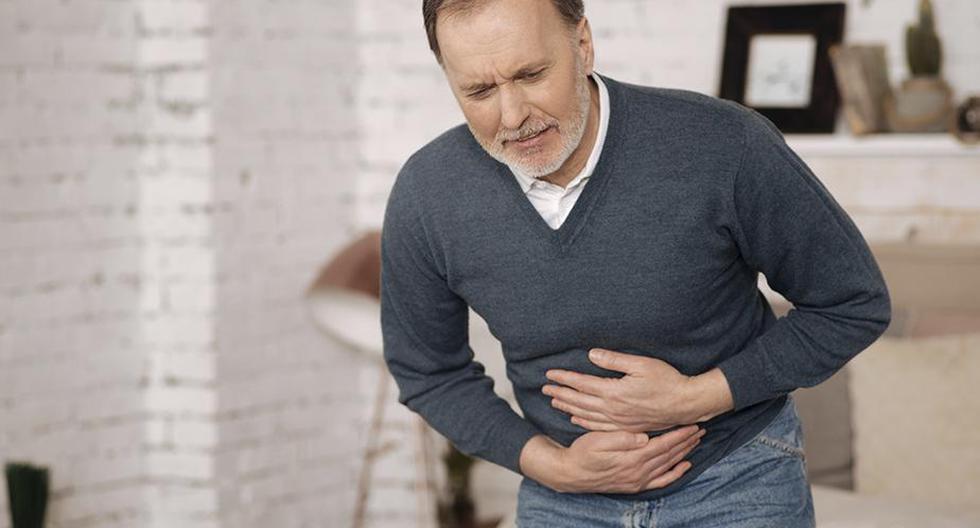 El dolor de estómago es uno de los síntomas de leucemia mieloide crónica. (Foto: iStock)