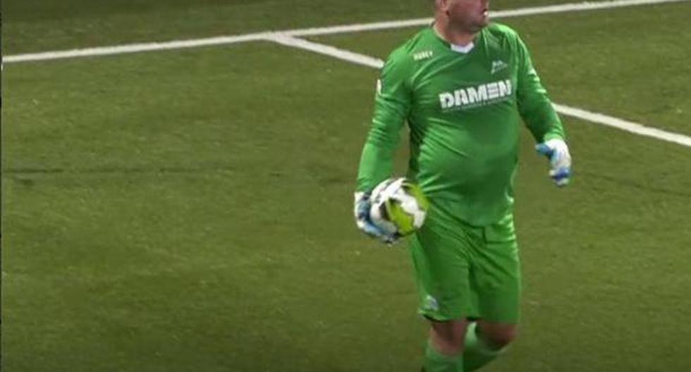 Con 37 anos, 1,94 metros y 99 kilogramos, Jeroen Verhoeven se volvió a robar todas las miradas y risas en la Copa de Holanda. (Foto: Captura | Video: YouTube)