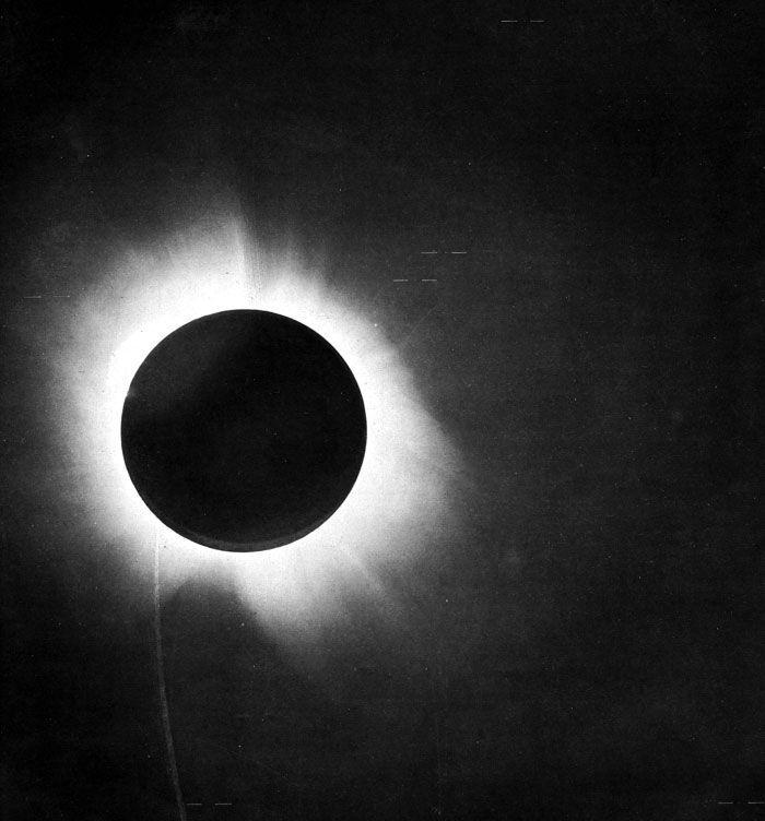 Imagen original de Arthur Eddington del eclipse que verificó la teoría de Albert Einstein. (Dominio publico)
