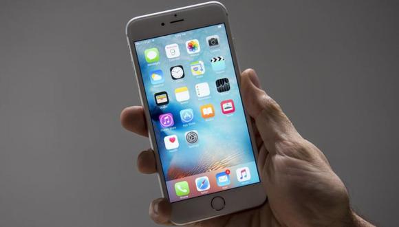 iPhone 6S se lanzó en 2015 y se podrá actualizar a iOS 15. (Foto: Bloomberg)