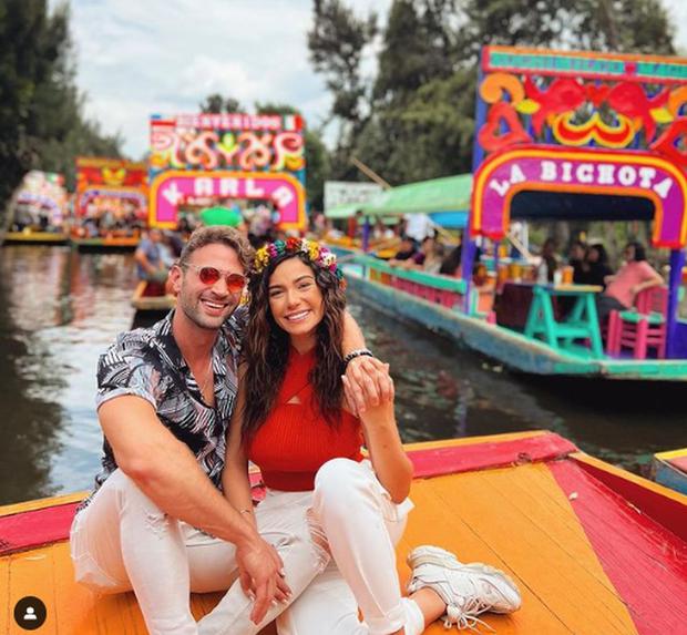 The Mexican actor with his partner Julia Gama (Photo: Rafael Nieves/Instagram)