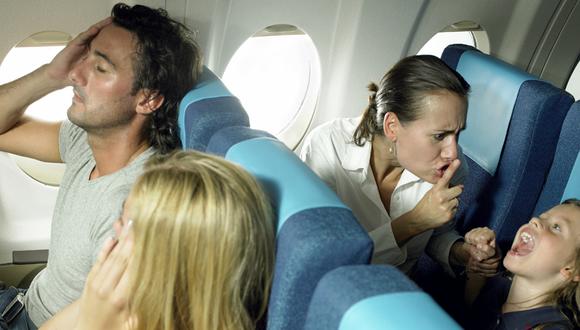 Los momentos más incómodos y molestos durante un viaje en avión