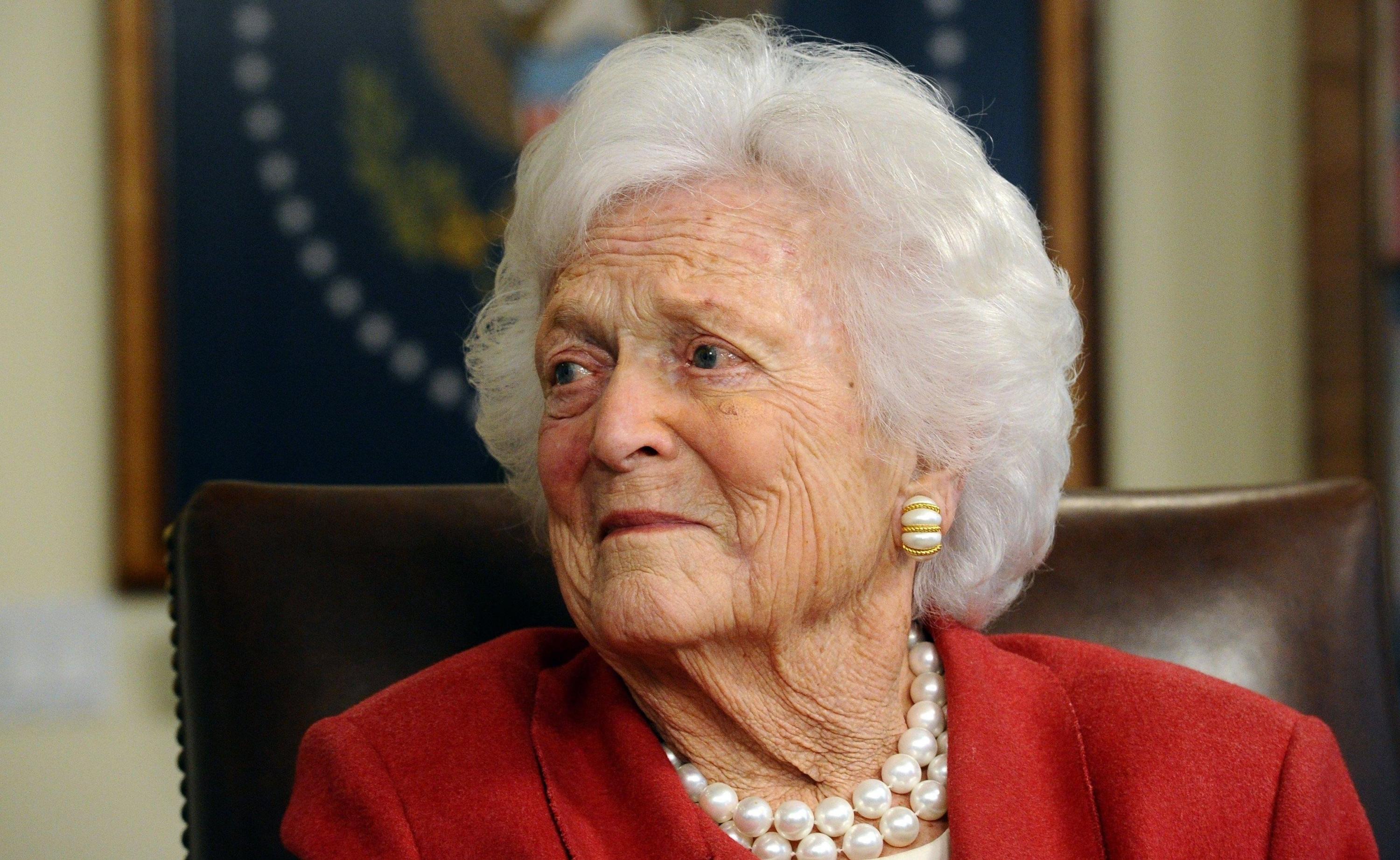 Barbara Bush, la primera dama del cabello cano y cuya amabilidad y falta de pretensión por momentos la volvieron más popular que su esposo, el presidente George H.W. Bush, falleció el martes a los 92 años de edad. (EFE).