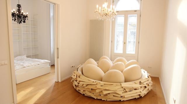 Relájate en este mueble con forma de nido de pájaro - 1