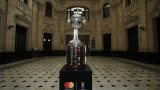 Copa Libertadores: La historia del trofeo que se mira y no se toca