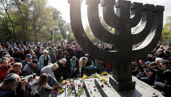 El monumento en Babi Yar es un hito importante en Kiev y un lugar de peregrinación para miles de personas cada año. (REUTERS).