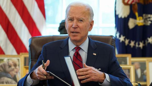 El presidente de Estados Unidos, Joe Biden, firma órdenes ejecutivas que fortalecen el acceso a atención médica asequible en la Casa Blanca en Washington, EE. UU. (Foto: REUTERS / Kevin Lamarque).