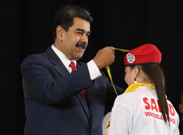 A Nicolás Maduro "se le chispoteó" al decir que llevó "500 soldados cubanos" a Venezuela. Foto: AFP