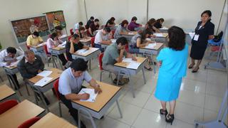 Miles de maestros dan hoy prueba de contrato docente 2014
