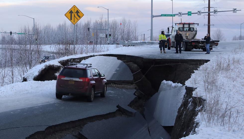 Así se abrió la tierra en Anchorage tras el fuerte terremoto en Alaska