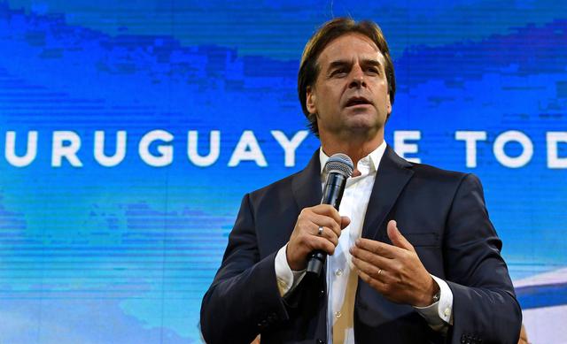 Luis Lacalle Pou ganó las elecciones en Uruguay con el 100% del conteo, pero habrá recuento de actas observadas. (AFP / PABLO PORCIUNCULA).