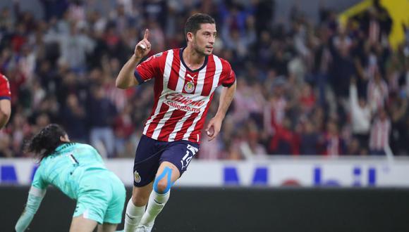 Santiago Ormeño anotó un 'hat-trick' en el triunfo de Chivas por la Copa Sky 2022 (Foto: @Chivas).